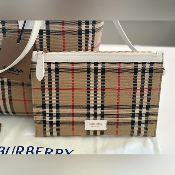 NEW AUTHENTIC BURBERRY SMALL LONDON TOTE - Picture 8 of 16